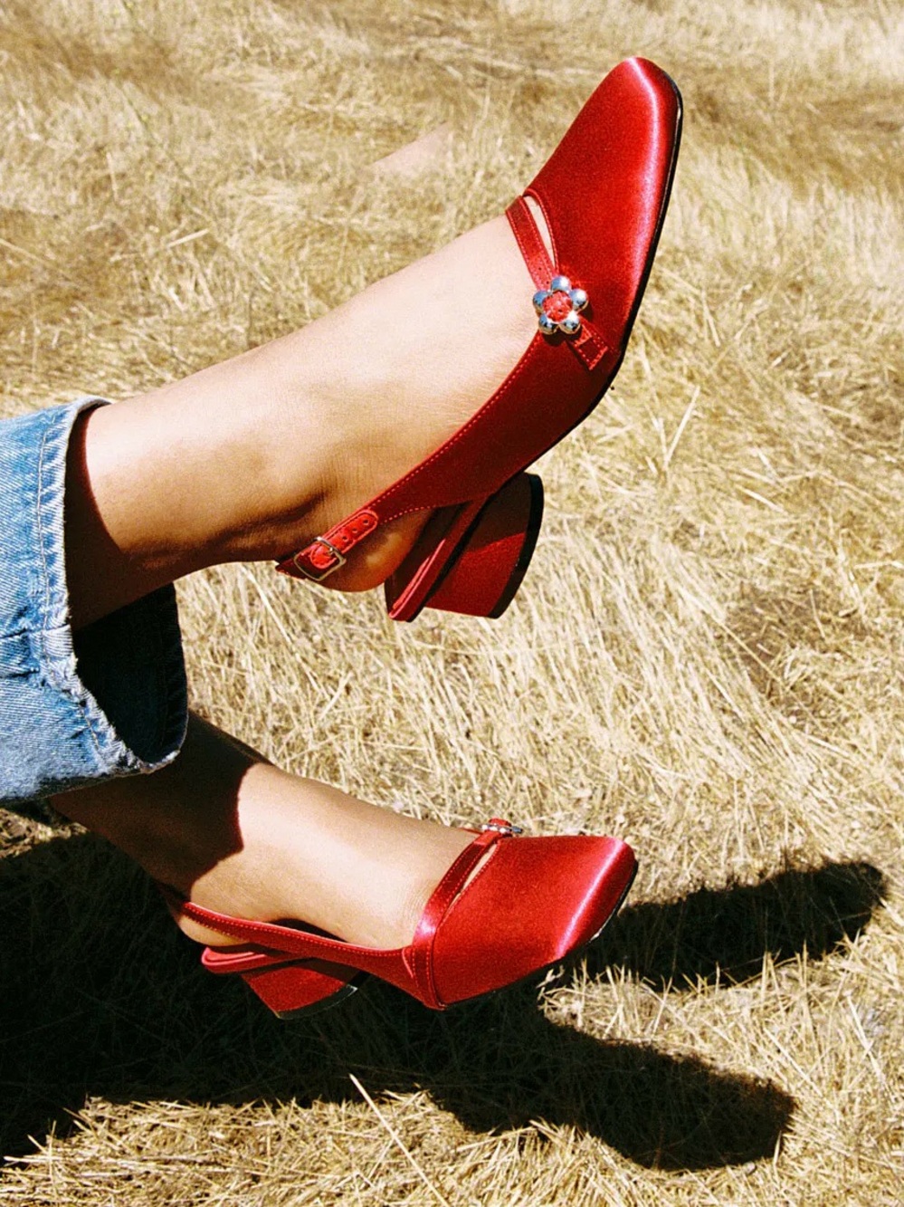 Lisa Says Gah Mackie heel red satin flower buckle 6.5